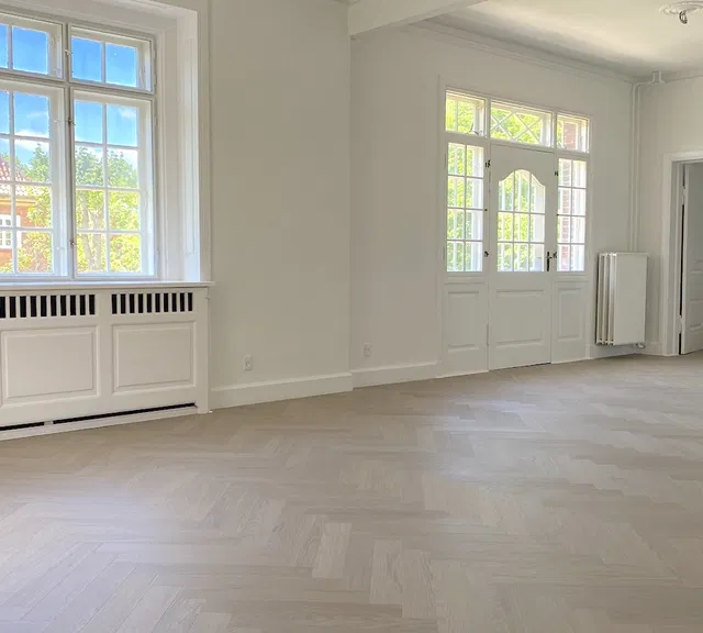 apartment Lys villalejlighed med altaner og egen parkeringsplads