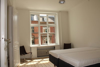 Classic Charming Three-Room Apartment in a Great Central Location in Frederiksberg C - Madvigs Alle, Frederiksberg C - 2