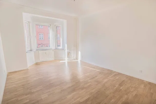 apartment Nyistandsat lejemål med alt i hårde hvidevarer