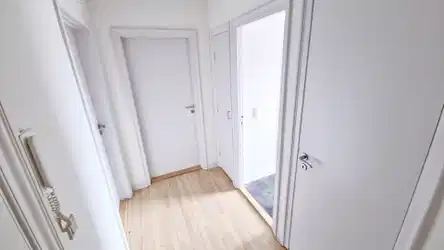 apartment Lys 4-værelses lejlighed med altan og hvidevarer