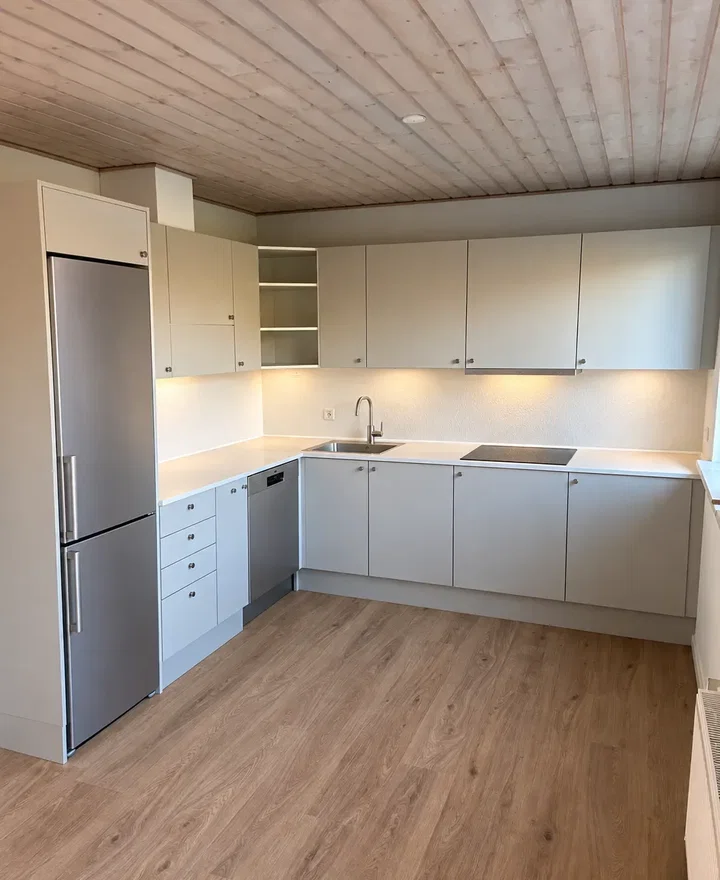 Rummeligt rækkehus med fem værelser i Vestbjerg - Svalegangen, Vestbjerg - 0