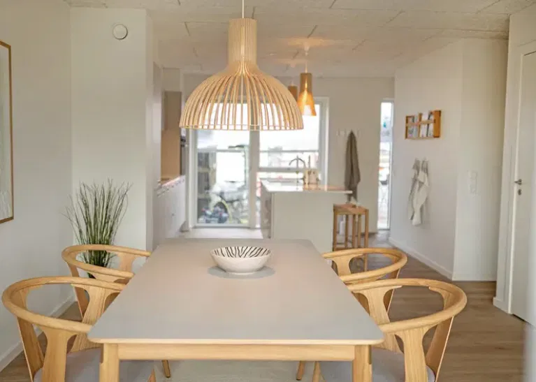 townhouse Lys 2-plans rækkehus med privat terrasse og carport