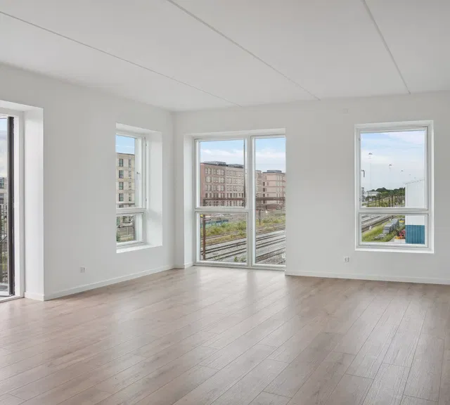 apartment 4-Room Apartment with Balcony and Excellent Amenities