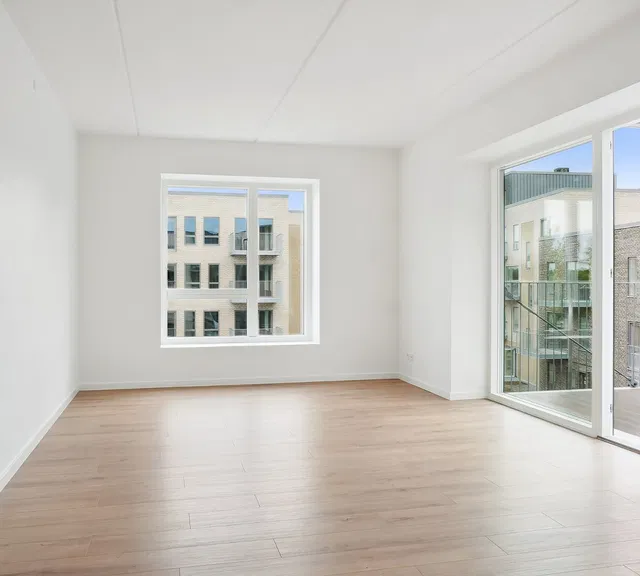 apartment 4-Room Apartment with Balcony and Excellent Amenities