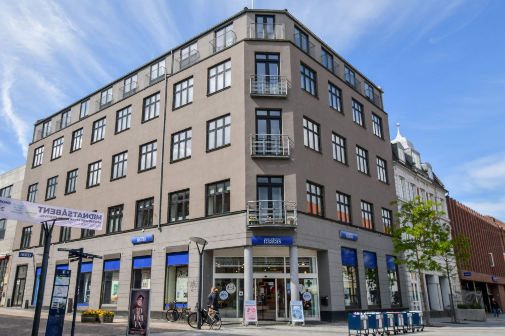 apartment Centralt beliggende lejlighed med nyt køkken