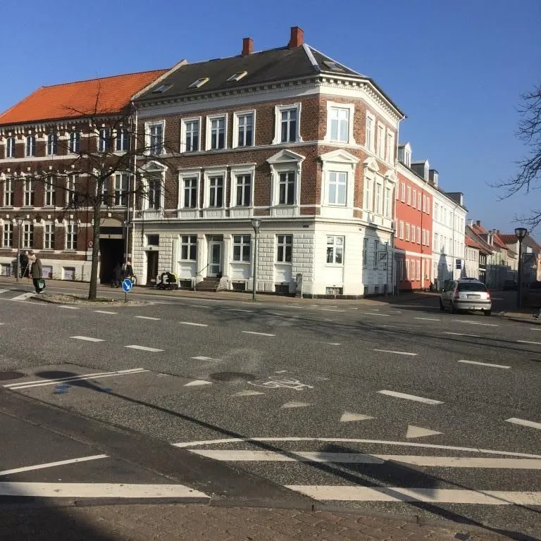 apartment Centralt placeret 2-værelses lejlighed i stueetagen