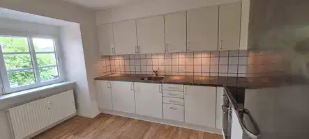 apartment 2-værelses i to etager med ny vaskemaskine