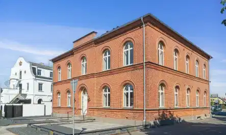 apartment Nyindrettet lejlighed med terrasse i rødstensejendom