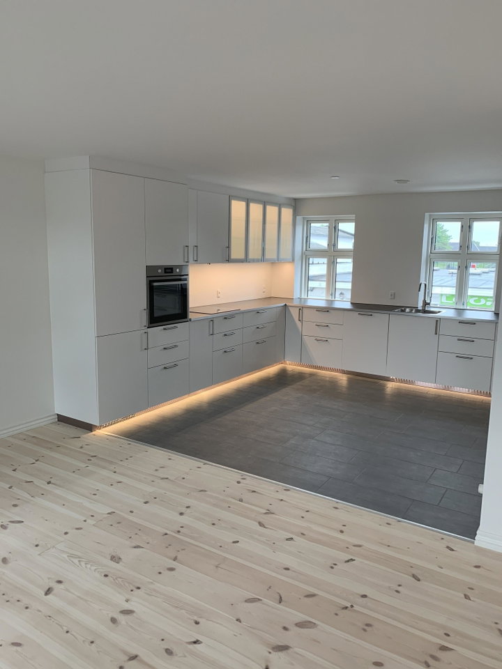 NYRENOVERET LEJLIGHED MED STOR TAGTERRASSE - Vesterbrogade, Hedensted - 0