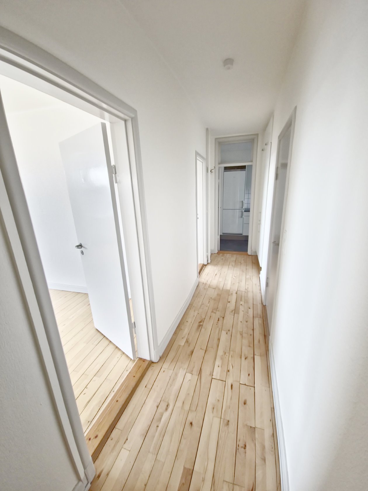 apartment Bright 3-room apartment with balcony and parking option