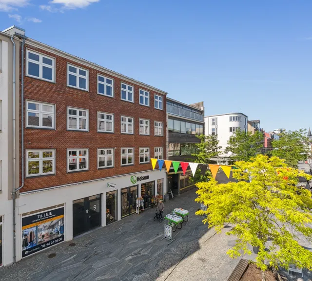apartment Stort 4-værelses lejlighed med nyt køkken