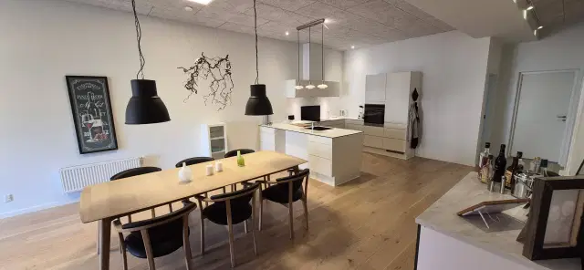 apartment Nyrenoveret 3-værelses i Odense med altan