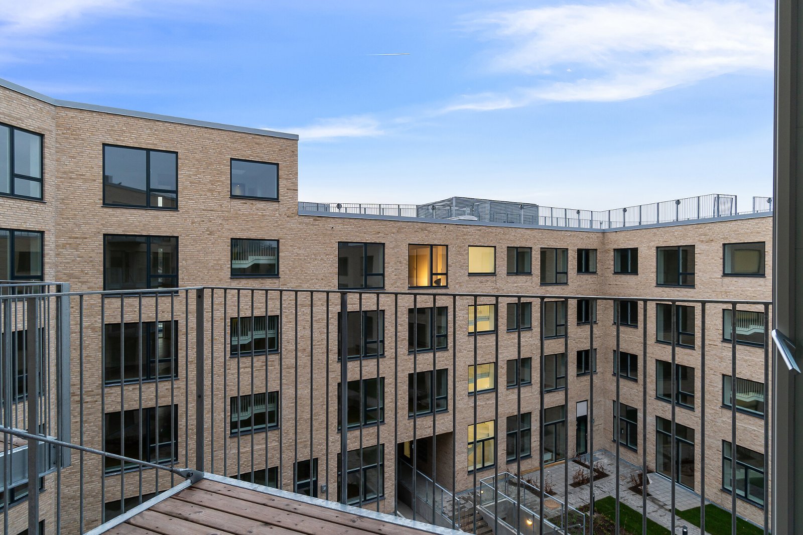 apartment Lys 2-værelses bolig med privat altan