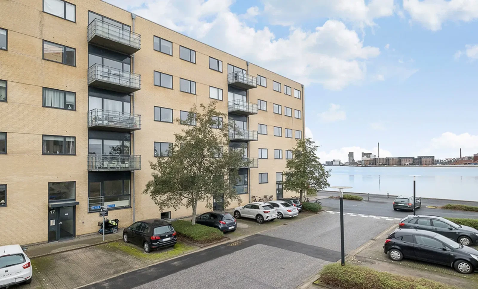 Bright 1-room apartment of 45 m² by the harbour in Aalborg – photo 8