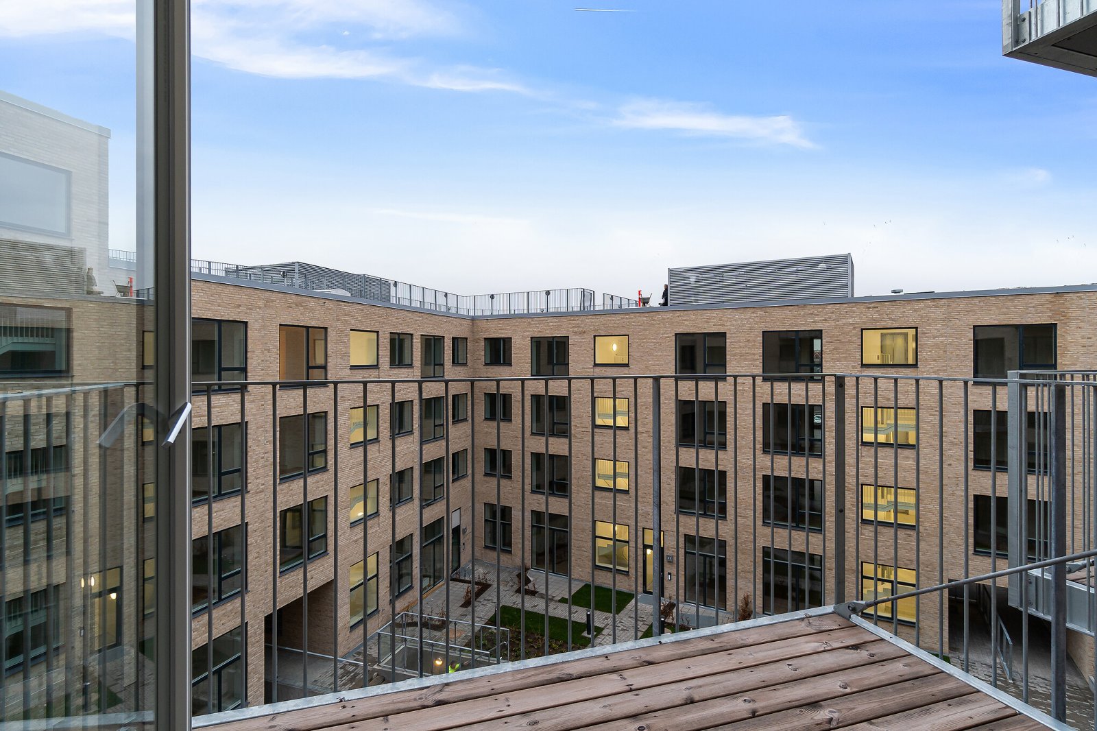 apartment Lys 2-værelses bolig med privat altan