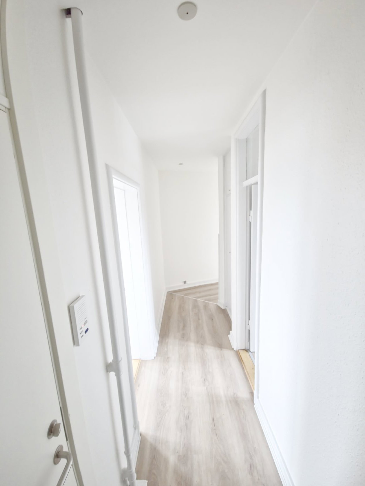 apartment Spacious 3-room apartment with balconies and parking space