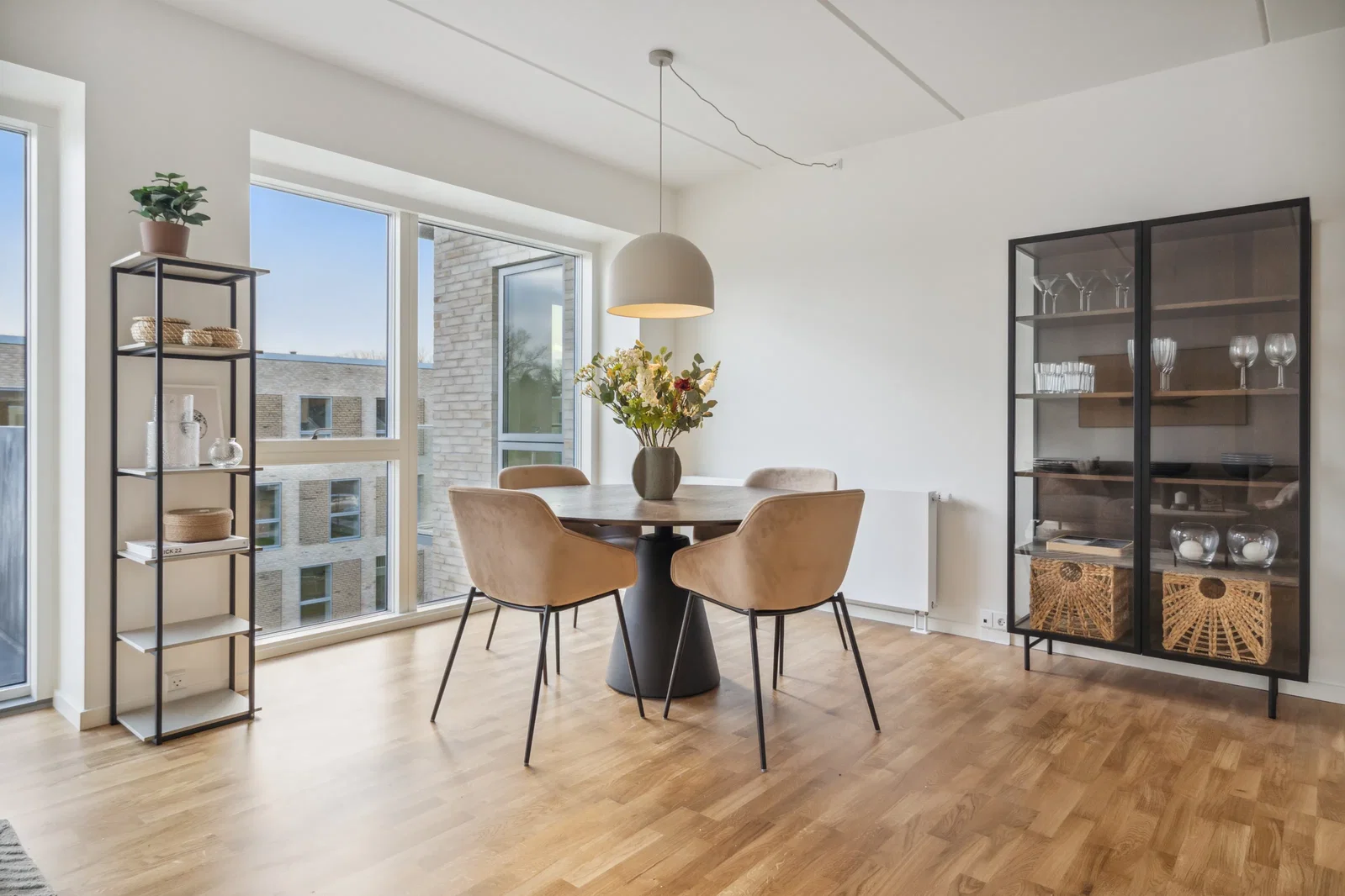 apartment Lys 4-værelses lejlighed med altan i Odense SV