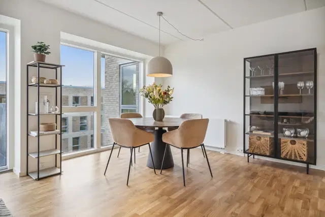 apartment Lys 4-værelses lejlighed med altan i Odense SV