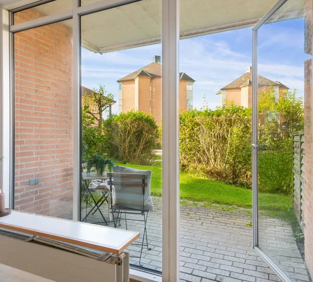 apartment Bright 2-room apartment with private terrace