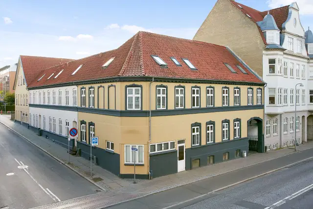 apartment 5 værelses lejlighed på 136m2 med altan
