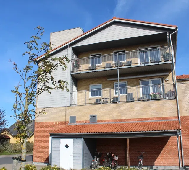 apartment Centralt beliggende lejlighed med egen altan