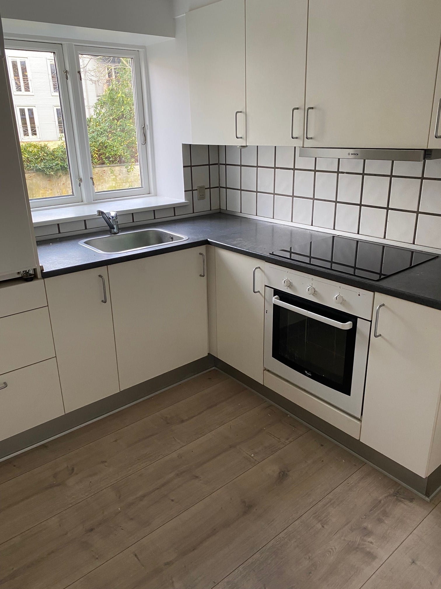 apartment 2-room basement apartment with private terrace and shared garden
