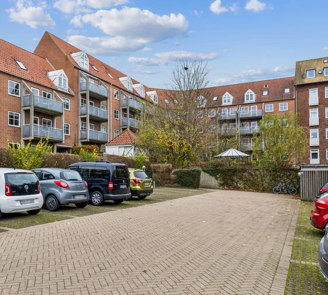 apartment Lys og rummelig lejlighed med tre værelser i Odense C