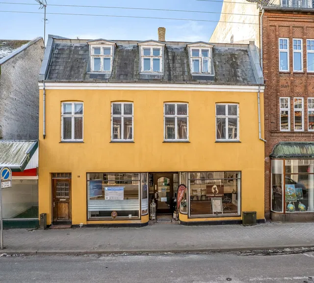 apartment Central lejlighed med altan og søudsigt