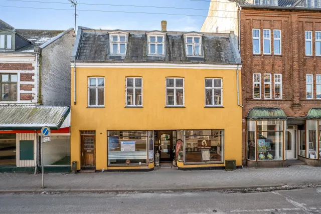 apartment Lejlighed med 2 værelser og altan med søudsigt