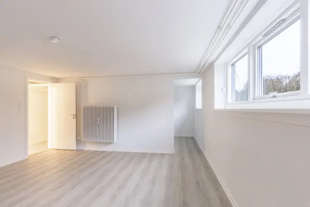 apartment Rummeligt pendlerværelse med fælles køkken og badefaciliteter