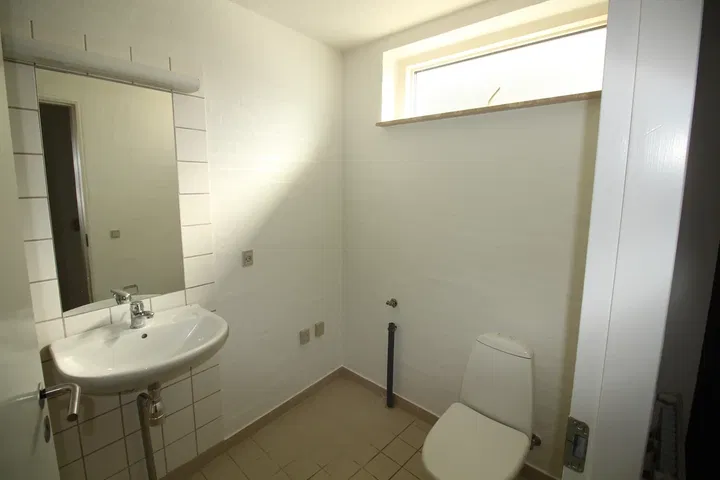 Homes with Courtyard, Elevator and Good Bus Connections – photo 5