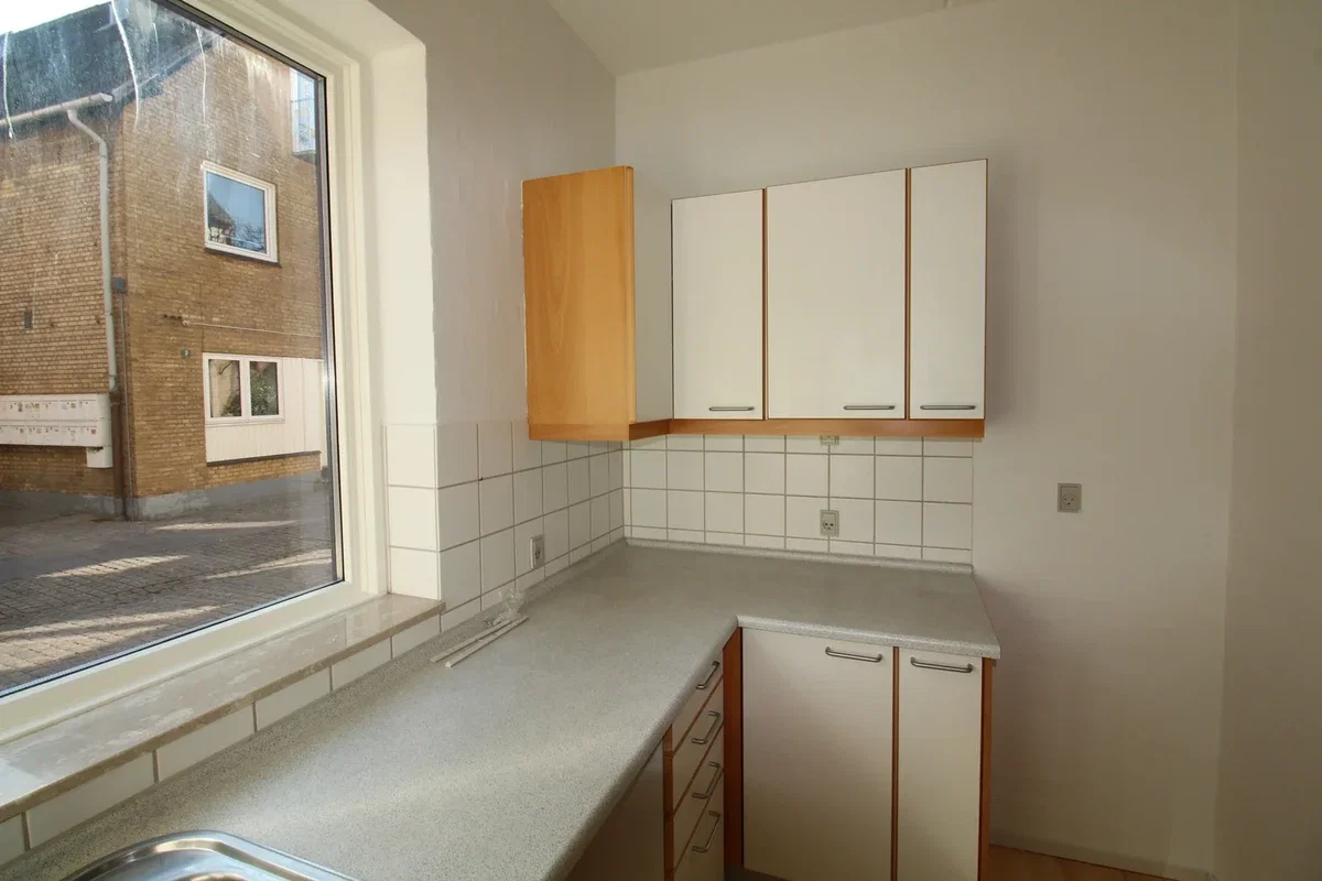Homes with Courtyard, Elevator and Good Bus Connections – photo 4
