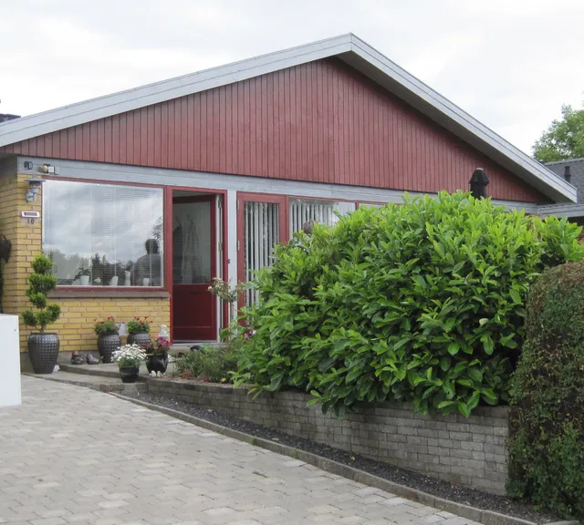 house Homes with Private Gardens and Great Amenities