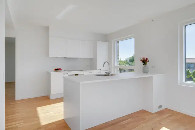 apartment Lys 3-værelses bolig med sydvendt altan i Farum