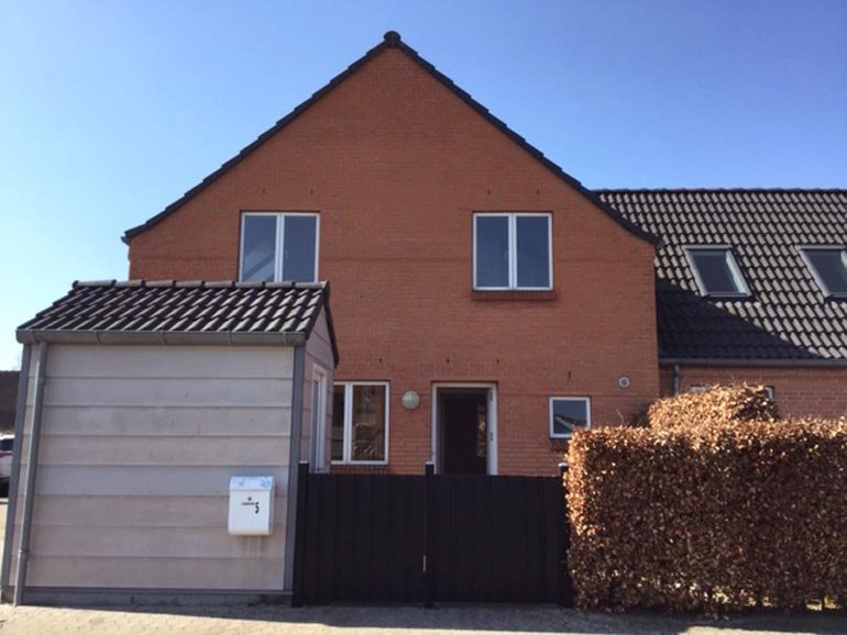 townhouse Dejligt 4-værelses rækkehus i to plan i Fraugde