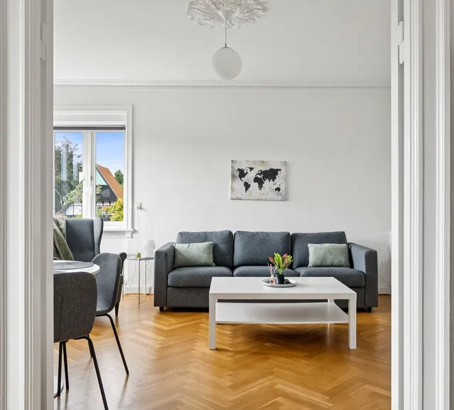 apartment Lys 3-værelses bolig med altan nær havn og natur