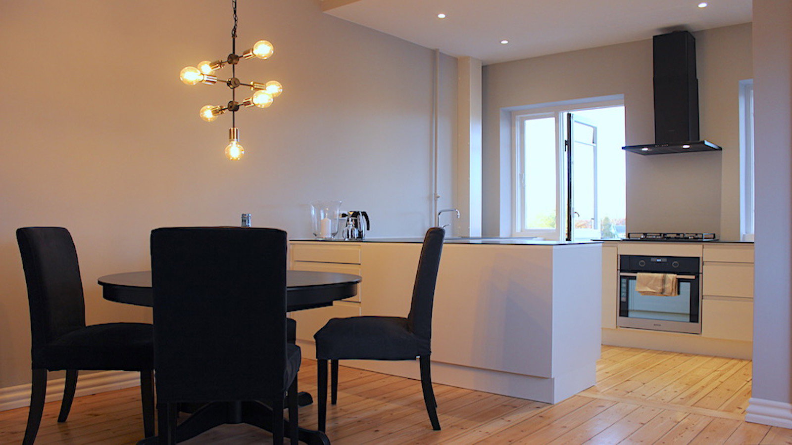 apartment Møbleret lejlighed med altan i Charlottenlund