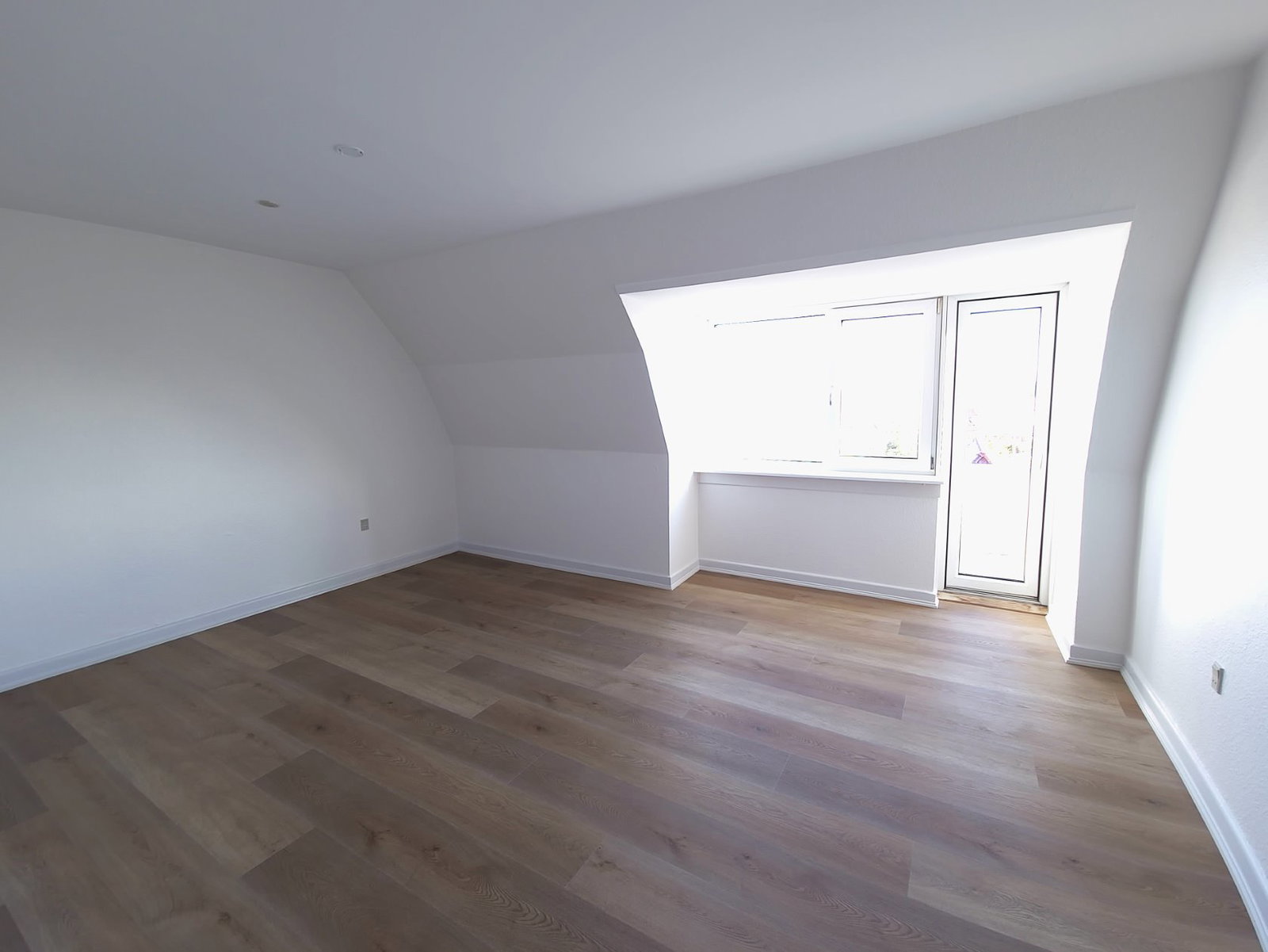 apartment Cozy 3-room apartment with balcony and parking opportunity