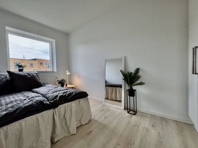 Lys 1.-sals lejlighed med skovudsigt og privat indgang - Vintervej, Aarhus V - 4