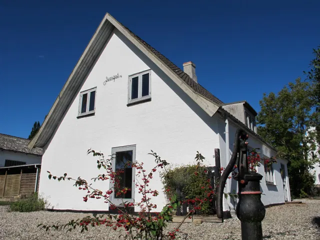 house Ørsted, lille hus ved kirken