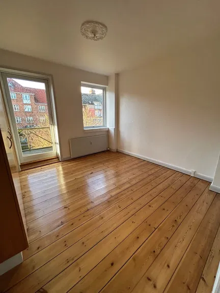 apartment Stor 2-værelses lejlighed med stor altan