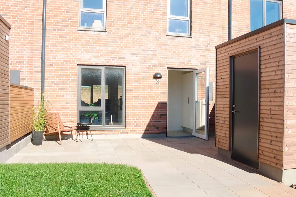 townhouse Lyst rækkehus med terrasse og privat skur