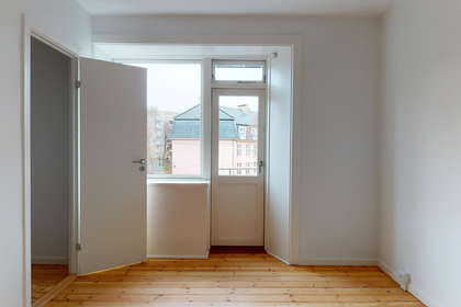 Bright 3-room apartment in Copenhagen NW with balconies – photo 2