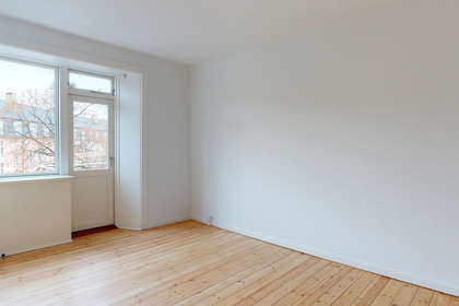 Bright 3-room apartment in Copenhagen NW with balconies – photo 1