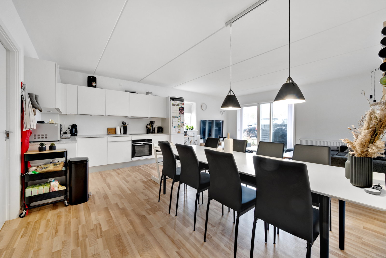 apartment Lovely 4-room apartment with terrace near AAU