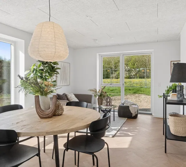townhouse Rummeligt rækkehus med fem værelser i Ringsted