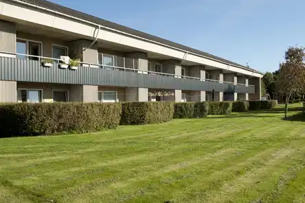 apartment 2-værelses med terrasse og nyt badeværelse i Terndrup