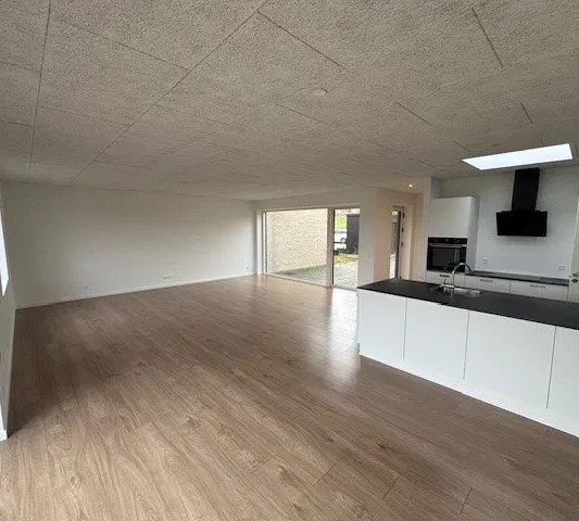 townhouse 4-værelses rækkehus med terrasse og privat parkering