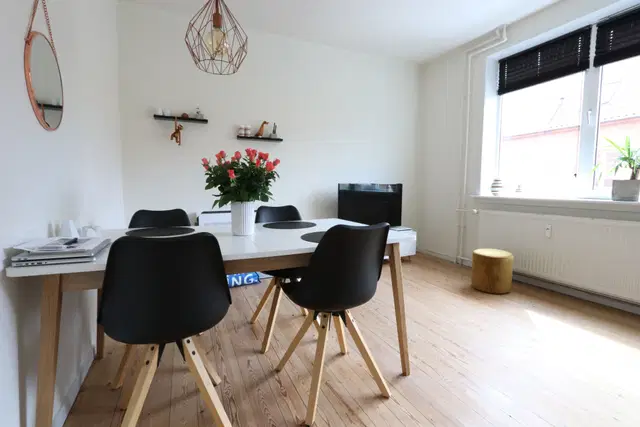 apartment Lys 2-værelses lejlighed med central beliggenhed