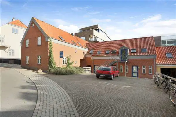 apartment Centrally Located Youth Apartment